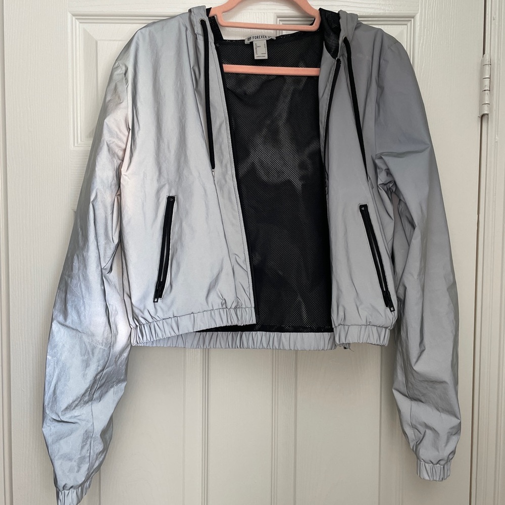 Reflective windbreaker jacket